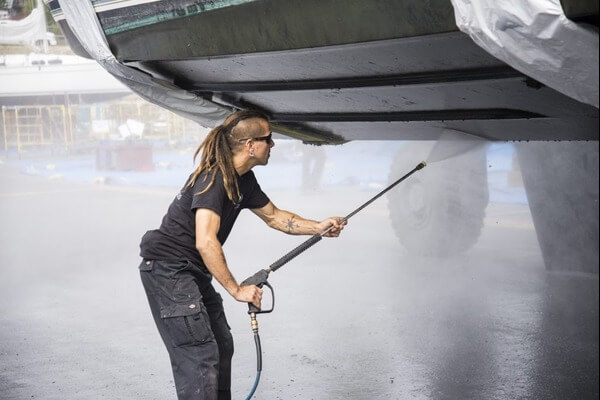 Ship hull cleaning
